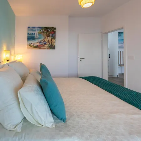 A & A Turquoise View - By Openhouse *