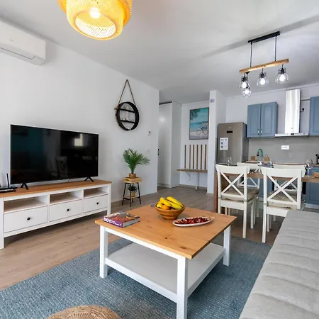 A & A Turquoise View - By Openhouse